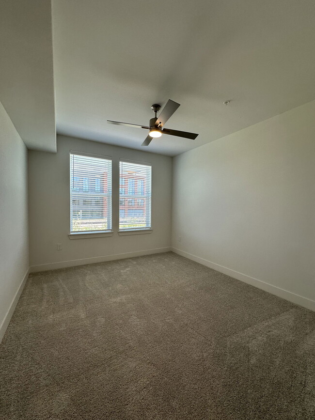 Building Photo - 341 E Virginia St