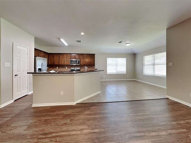 Foto del edificio - 3126 Lake Breeze Ln