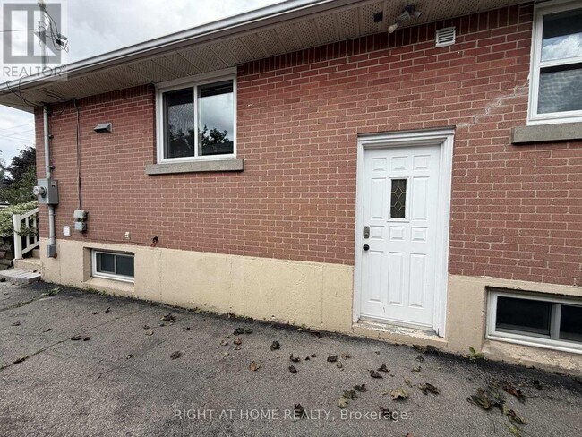 Photo du bâtiment - 830 Brucedale Ave E