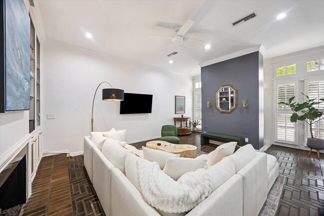 Building Photo - 2220 Fulham Ct