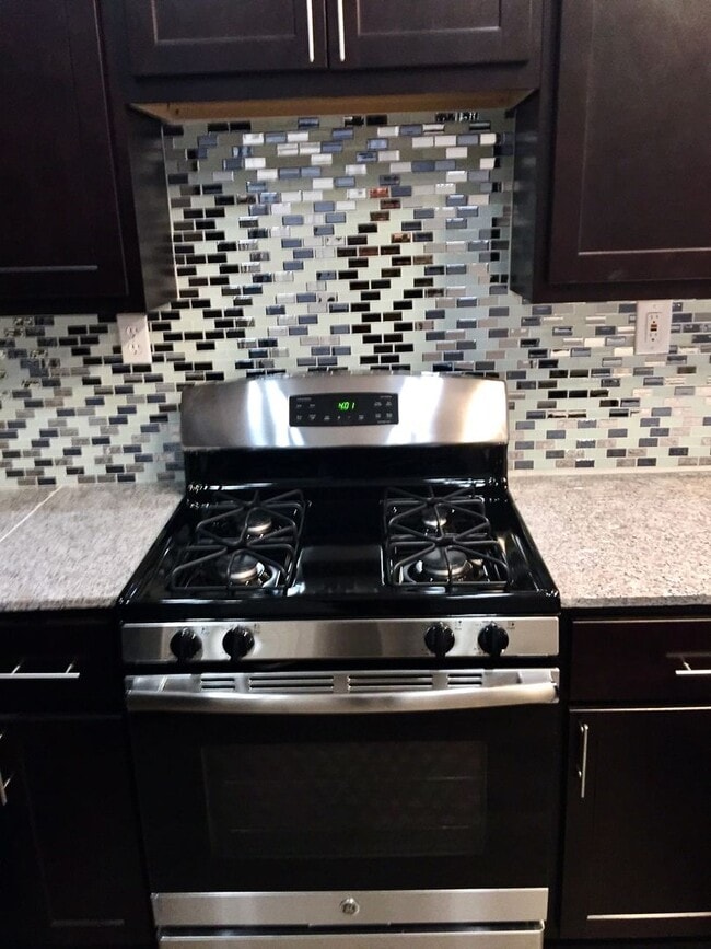 Photo - *** Mt. Washington * Renovated 4 Bedroom Home * Spacious & Stylish * One Block to Grandview * Pet...