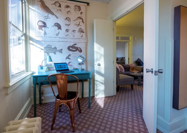 Building Photo - Fully furnished 2br Right on Brady Street!