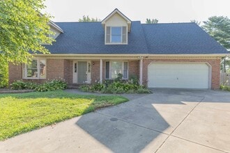 Building Photo - 2939 Woodside Ct