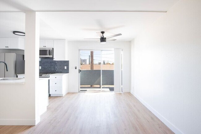 Foto del edificio - 5740 Camellia Ave