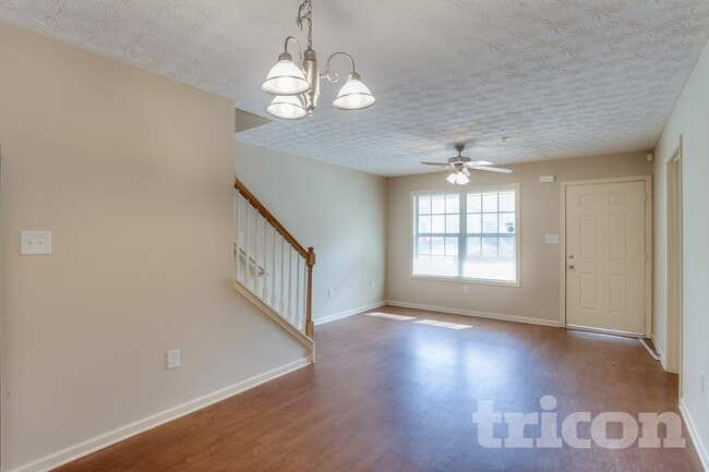 Building Photo - 1043 Wedgewood Ct NE