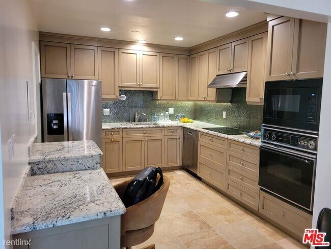 Foto del edificio - 1 br, 2 bath Condo - 165 N Swall Dr Apt 301