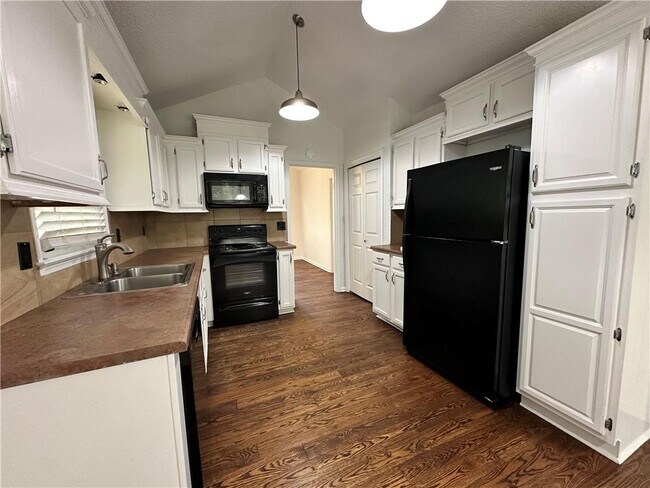 Building Photo - 4876 Muirwood Dr