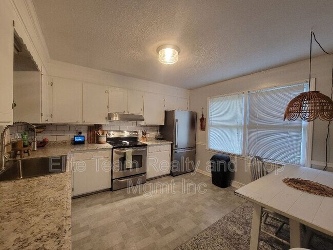 Foto del edificio - 2021 Downey St