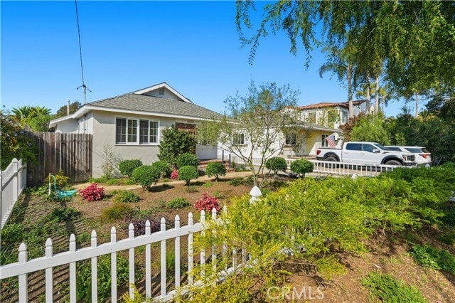 Foto del edificio - 815 S Juanita Ave