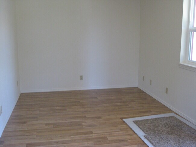 Foto del edificio - Three Bedroom Town House Style Condo
