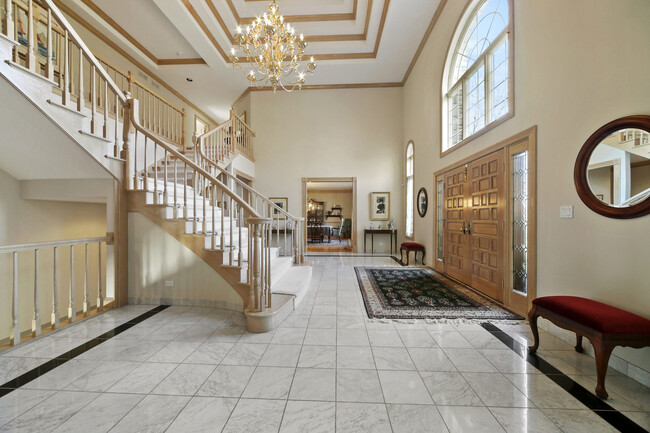 Building Photo - 5 S Meadow Ct