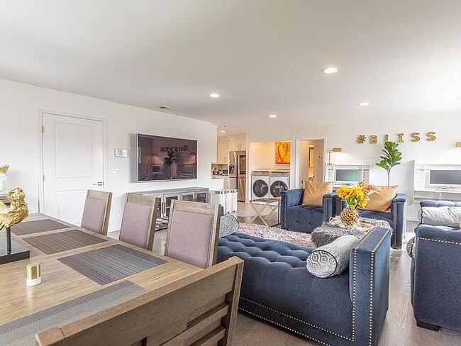 Building Photo - 201 Catherine St