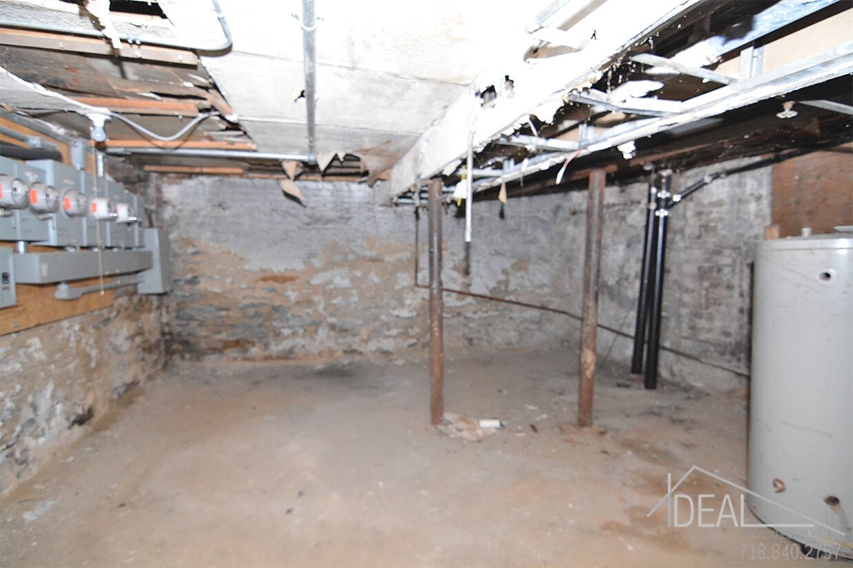 Building Photo - 258 Schaefer St