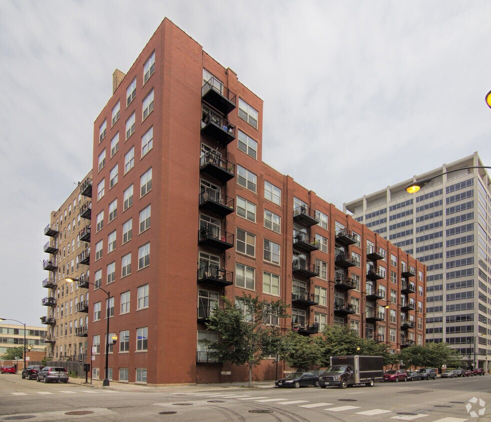 Gotham Lofts Apartments Chicago, IL