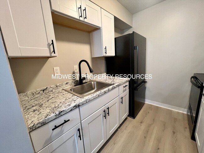 Foto del edificio - Stunning 1 Bedroom Apartment w/ Covered Pa...