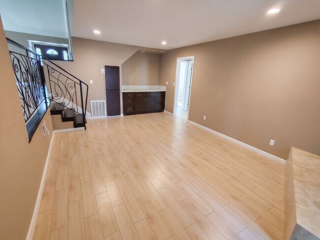 Foto del edificio - Stunning Tudor Home in San Ramon's Twin Creeks Hills