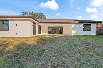 Building Photo - 621 NW 42nd Ave