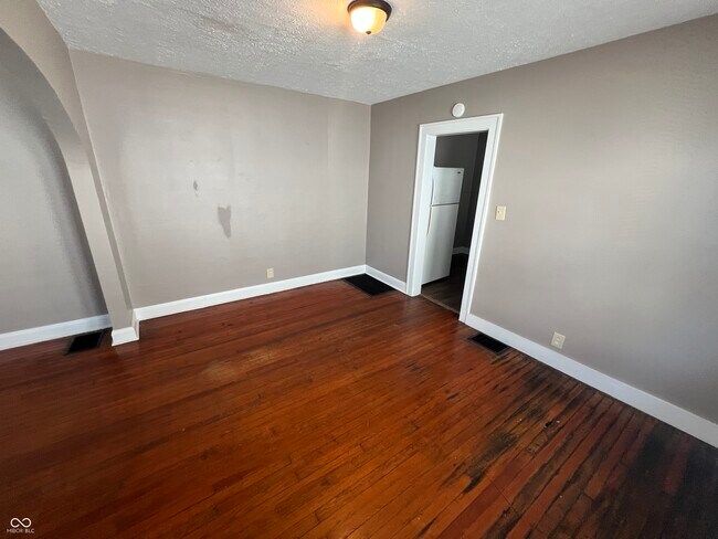 Foto del edificio - 896 N Gladstone Ave