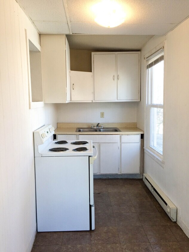 Kitchen - 214 S Central Ave