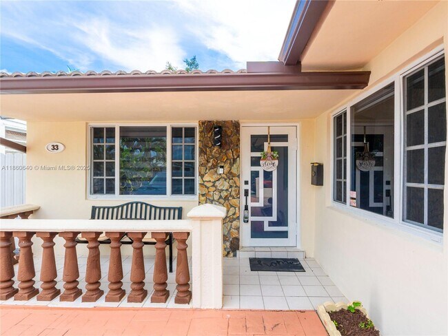 Foto del edificio - 33 NW 58th Ct