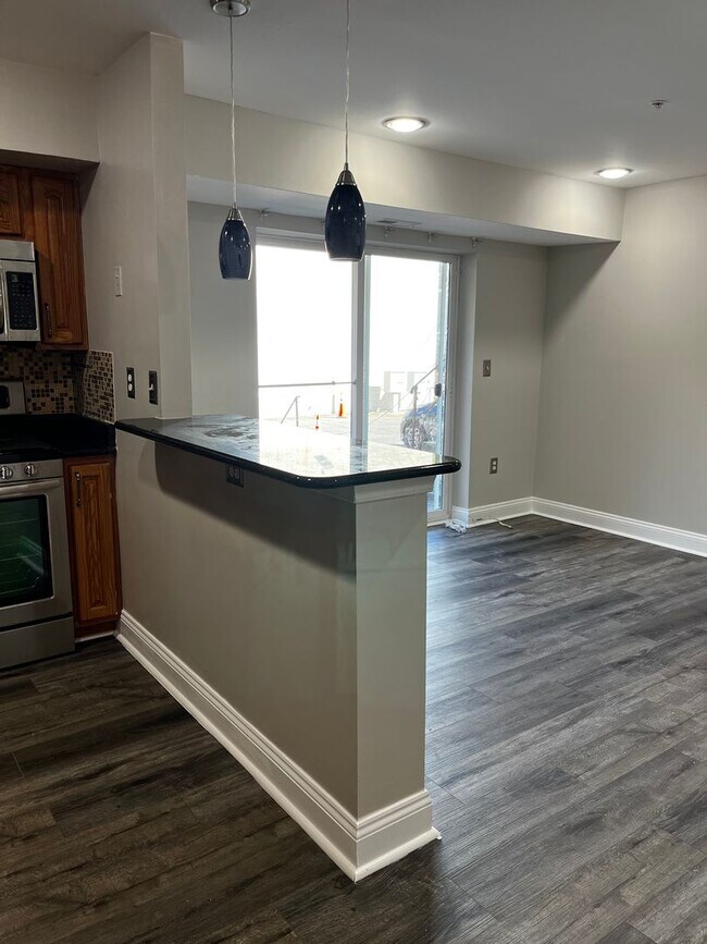 Foto del edificio - Renovated 2-Bedroom Apartment!!