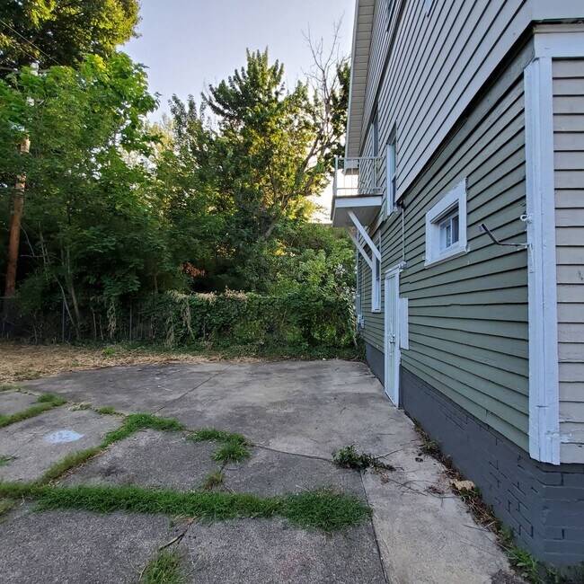 Foto del edificio - 12098 Chesterfield Ave