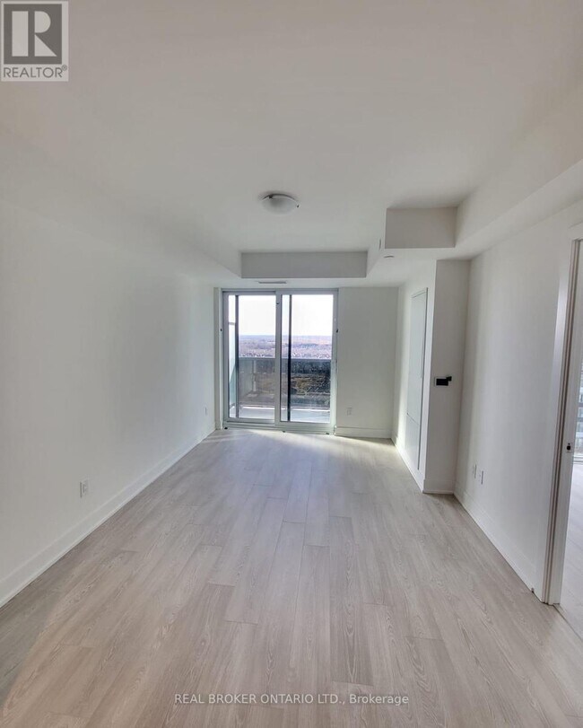 Photo du bâtiment - 2545 Simcoe St N
