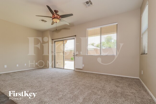 Foto del edificio - 15427 W Canterbury Dr