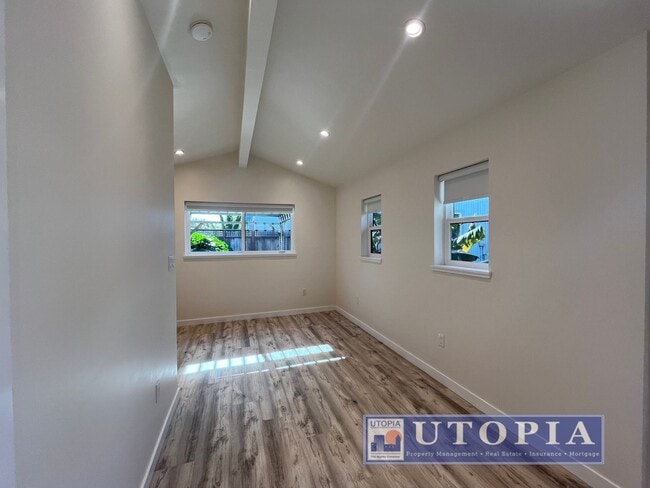 Foto del edificio - Brand New, Cozy Studio right near West Cliff