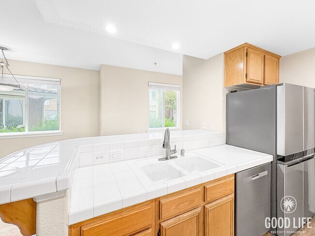 Foto del edificio - Beautiful 2Bd/2Ba Available In Sabre Springs