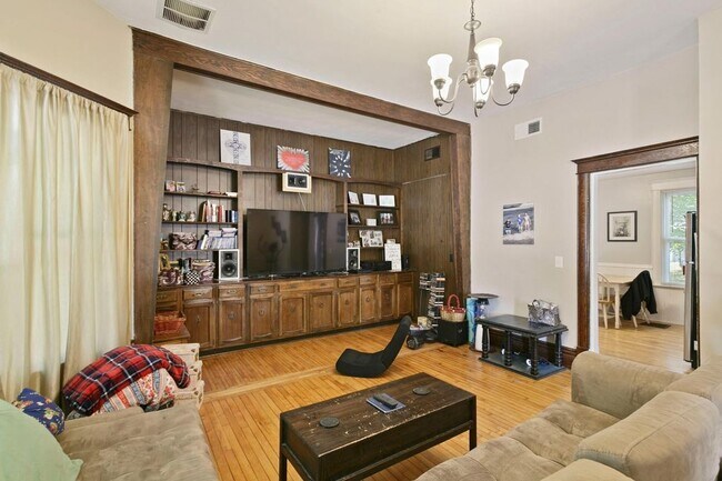 Building Photo - 271 Nelson Blvd