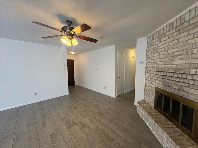 Foto del edificio - 2502 Marble Falls Dr