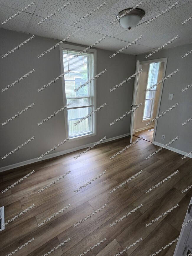Foto del edificio - Updated 1 Bedroom Apartment