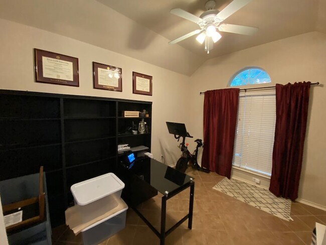 Foto del edificio - 5827 Silver Sage Ln