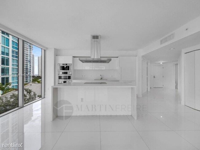 Foto del edificio - 3 br, 3.5 bath Condo - 300 Sunny Isles Blv...