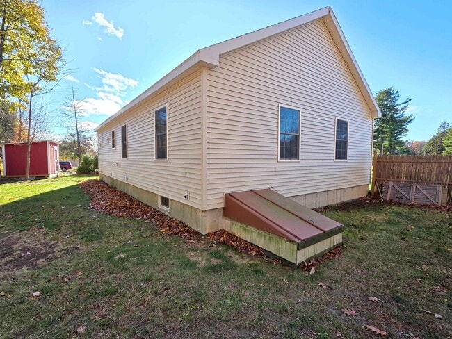 Building Photo - 4 Rock Point Rd