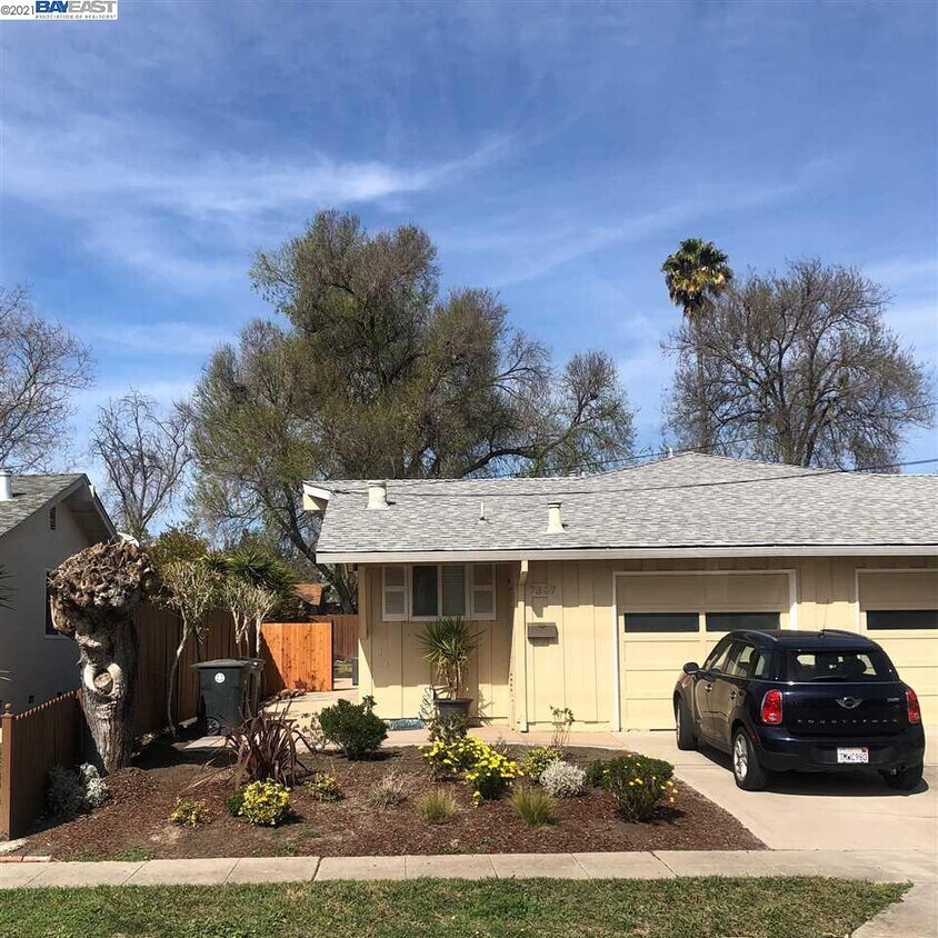 Foto principal - 7307 Glenoaks Way