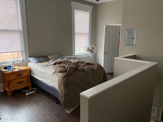 Building Photo - 1 br, 1 bath Apartment - 723 Bakewell St
