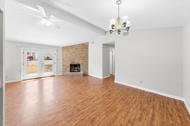 Foto del edificio - 108 Hughson Ct