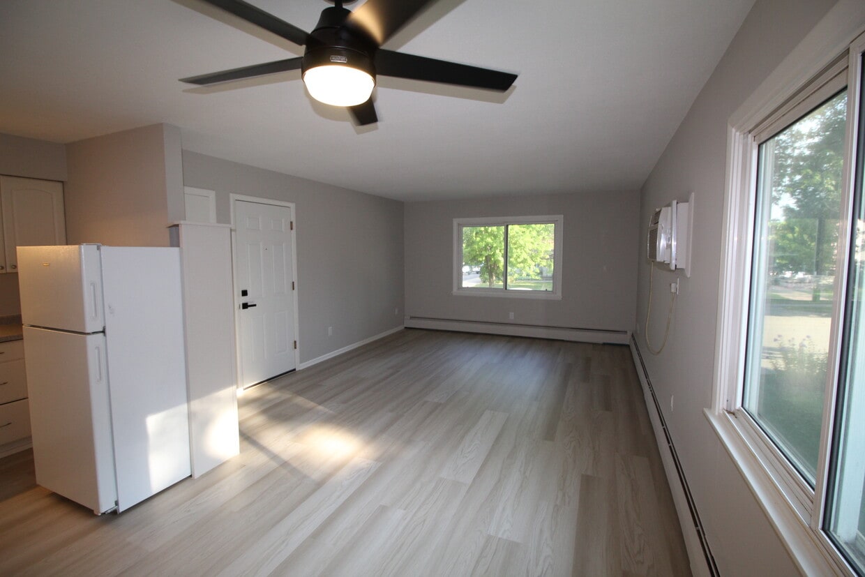 Living Room - 630 W 1st St