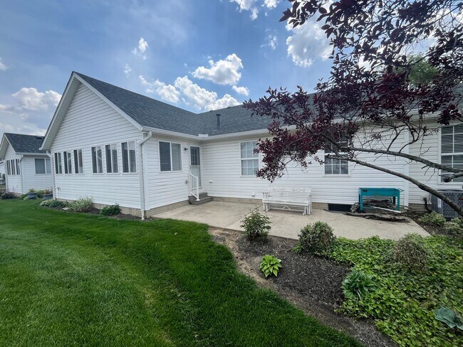 Foto del edificio - Spacious Condo in Pickerington with Finished Basement & Resort-Style Amenities