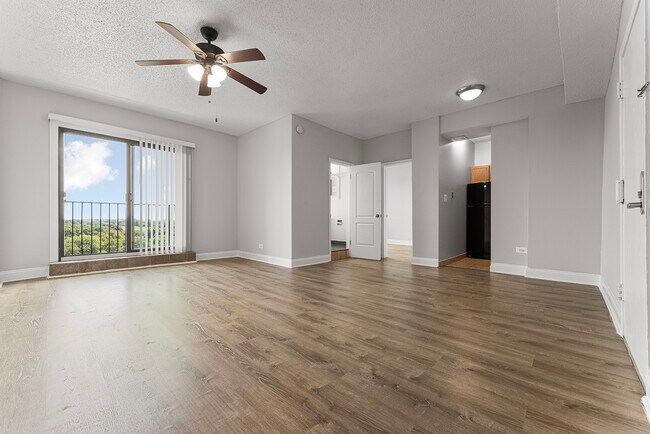 Foto del edificio - 4520 N Clarendon Ave