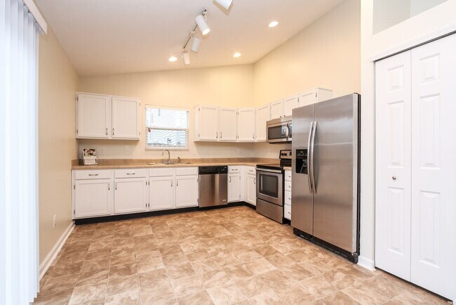 Foto del edificio - 5309 Waterton Lakes Dr