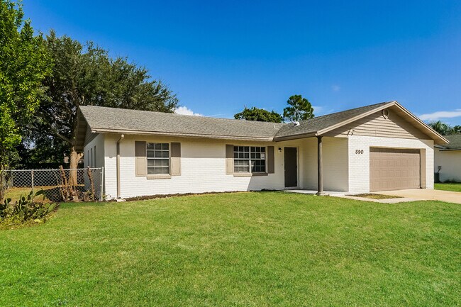 Building Photo - 890 Cynthia Dr