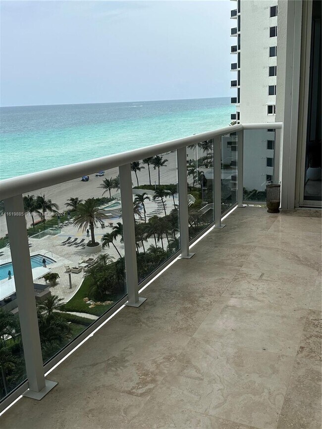 Foto del edificio - 19111 Collins Ave