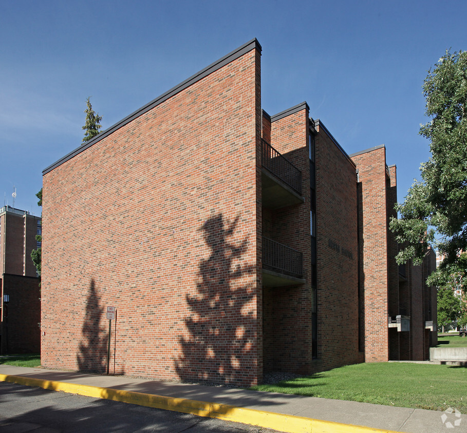 Foto del edificio - Benton Hall