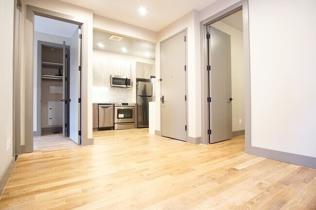 Building Photo - 211 Troy Ave