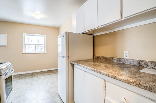 Building Photo - Randal Court Apartments