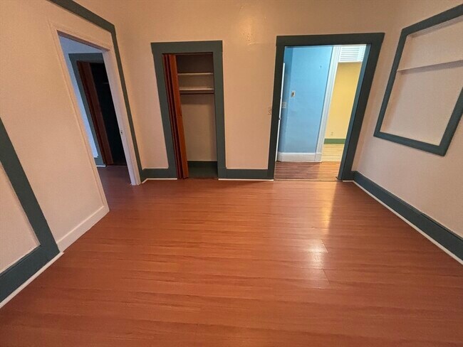 Building Photo - 210 Lexington St