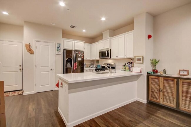 Foto del edificio - 14746 Kit Carson Dr